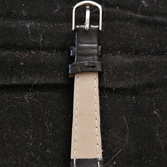 DISNEY PARKS Mickey Mouse Watch NWOT - Picture 3 of 7